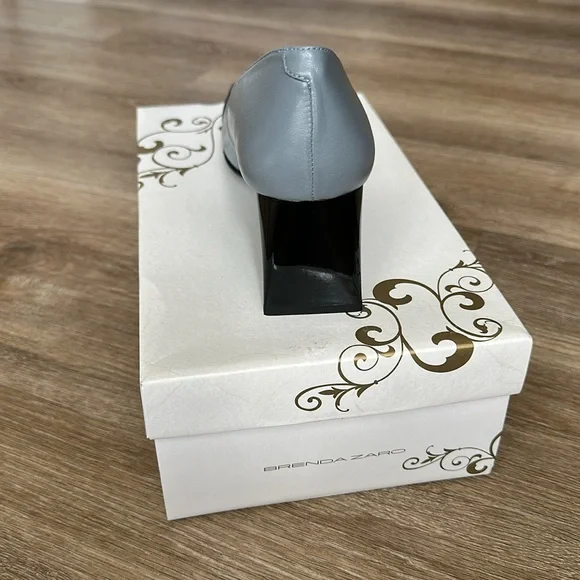 Women's Black and Gray Block Heel Shoes Size 8.5 - Picture 3 of 5